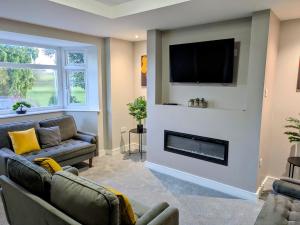 Countryside Gem, 3BR, parking, nr JCB Alton Towers