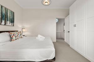 Perfect Stay By The Rocks