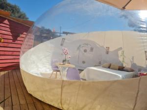 Dormir dans une bulle Grandiose, avec Spa, la tête dans les étoiles