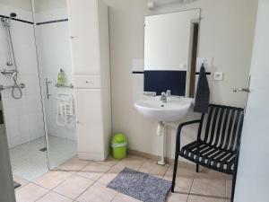 Maisons de vacances Gite La Fontaine : Maison 3 Chambres 