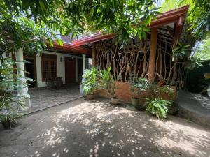 Roam Wings Safari Hotel