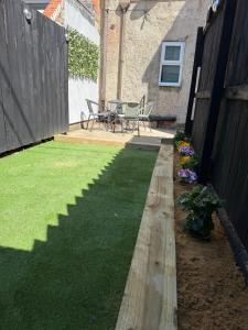 ResiLets - NEW 3 Bed Apt, Sleeps 5, Town Centre, Ideal for contractors, holidaymakers, Professional Short Stay