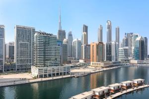 Apartment with Burj Khalifa, Canal View with Big Balcony - 4hvězdičkové hotely ve městě Dubaj