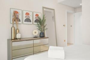 FIRST CLASS 2BR Sea & Palm View, Beachfront
