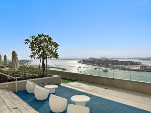 FIRST CLASS 2BR Sea & Palm View, Beachfront