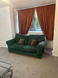 Family Contractor Modern Home Sleeps 7 Free parking