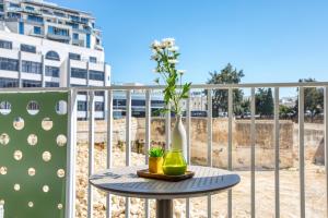 Classic 1 Bedroom Central St Julians Sleeps 4