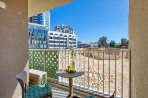 Classic 1 Bedroom Central St Julians Sleeps 4