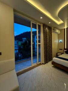 Hotel Buransh inn Ghugtani secret Waterfall Road Tapovan Rishikesh