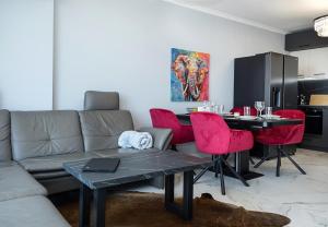 Royal View - Luxury 2BR Apartment with Sea Panorama by Flat manаger