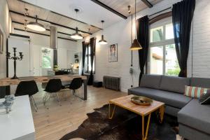 Luxurious Apartment with Parking and Garden near the Sea in Sopot by Renters Prestige