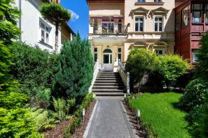 Luxurious Apartment with Parking and Garden near the Sea in Sopot by Renters Prestige