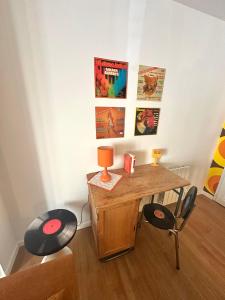 Sheila - RDC à la déco style années 70 avec terrasse à deux pas de la plage