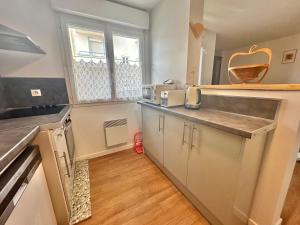 Sheila - RDC à la déco style années 70 avec terrasse à deux pas de la plage