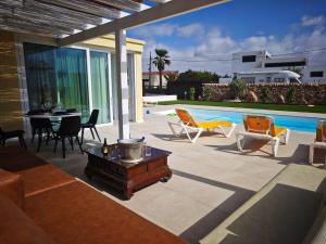 Villa con piscina LAJARES Ojo del Calderón