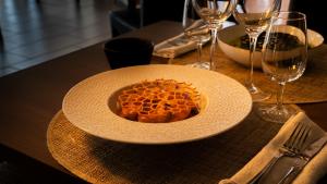 Hotels Logis Hotel L-Oree des Charmes et son restaurant L-evYdenCe : photos des chambres
