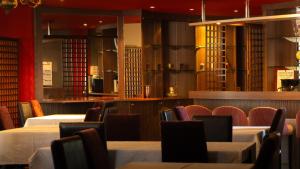 Hotels Logis Hotel L-Oree des Charmes et son restaurant L-evYdenCe : photos des chambres