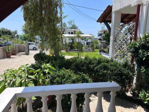 THE FLOWER APARTMENTS