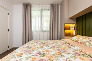 Two Stylish 1BD Apartments with Desk in Karshiaka by Flat Manager