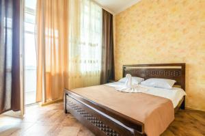 Шикарная видовая 2-комнатная квартира в Центре Киева