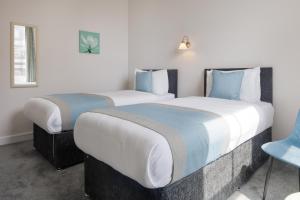 Twin Room room in The Cumberland Hotel