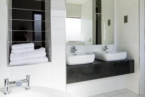 Superior King Room room in Mercure Newcastle George Washington Hotel Golf & Spa