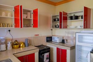 SPACIOUS 2 AND 3 BEDROOM APARTMENTs