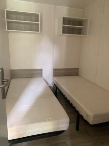 Mobil-home chalet chez lhabitant, au coeur des Combrailles, à 5 min du Pont du Bouchet