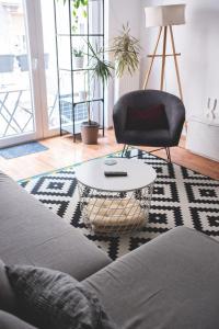 Cozy & Colorful Downtown Escape