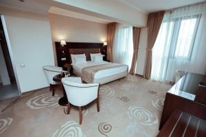 Double Room with Balcony room in Hotel Coroana de Aur