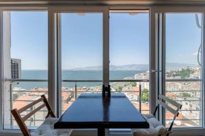 Windows On The Bay - izmir