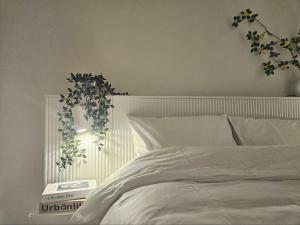 Free Parking, Gimpo Airport 7min, SubwayStation 5min, Lotte Mall, Department Store, Mart, Theater 15min