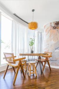 Glass House w Stunning View in Poblacion Makati