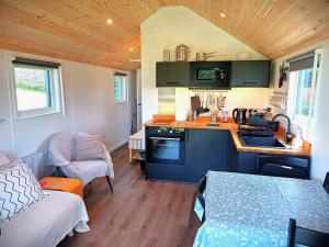 CABIN 8 Pet friendly Family glamping Seaview