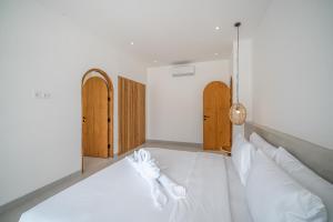 Las Casas Villas Romantic Stay in Bingin