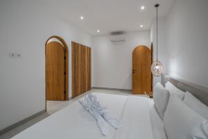 Las Casas Villas Romantic Stay in Bingin