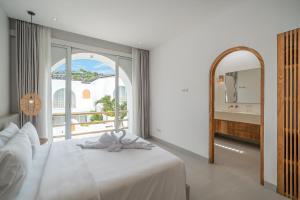 Las Casas Villas Romantic Stay in Bingin