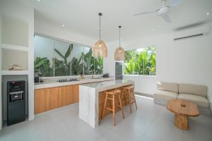 Las Casas Villas Romantic Stay in Bingin