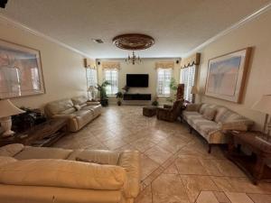 Southern Comfort on Hampton Lakes - The Ultimate Luxury Retreat!
