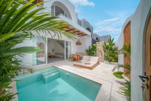 Las Casas Villas Romantic Stay in Bingin