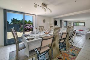 Villa pour 15 à 700m de la plage