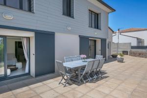 Maisons de vacances Villa pour 15 a 700m de la plage : photos des chambres