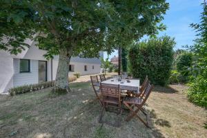 Maisons de vacances Villa pour 15 a 700m de la plage : photos des chambres