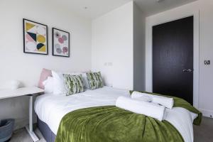 Luxury Penthouse With Stunning Central London Skyline Views Sleep 6