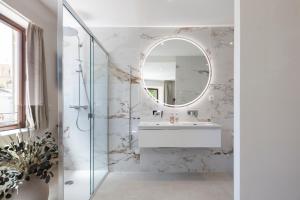Hotels Hotel et Restaurant La Bastide Bourrelly - Mathias Dandine : Suite