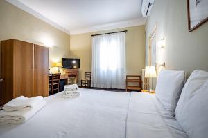 Double Room with Private External Bathroom room in Bellevue House Affittacamere