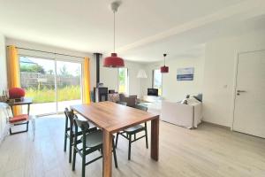 Maisons de vacances Superb house with garden - Saint-Coulomb : photos des chambres