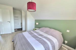 Maisons de vacances Superb house with garden - Saint-Coulomb : photos des chambres