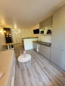 Studio Bord de Mer Résidence Piscine - Les Sablettes