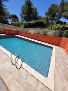 Appartements Studio Bord de Mer Residence Piscine - Les Sablettes : photos des chambres
